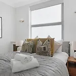 Mayfair Mews Apartment- 2 Bed 4
