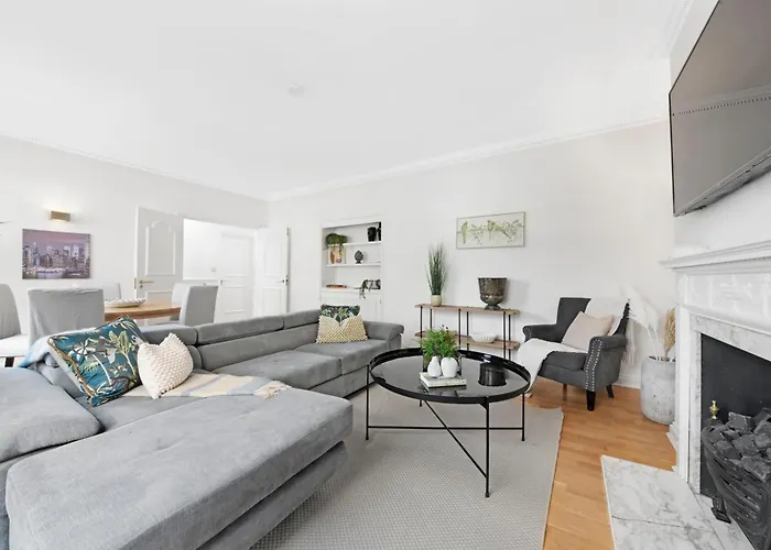 Mayfair Mews Apartment- 2 Bed 4