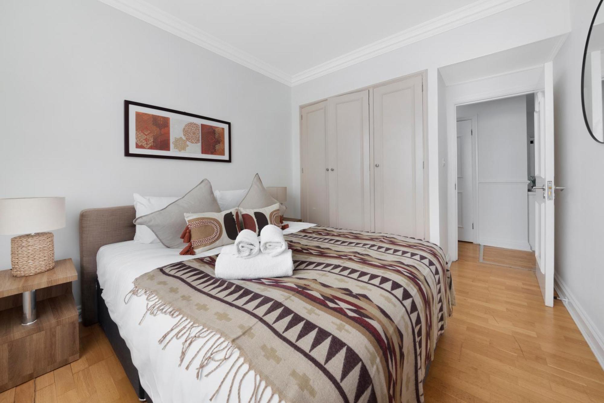 Mayfair Mews Apartment- 2 Bed 4 * London