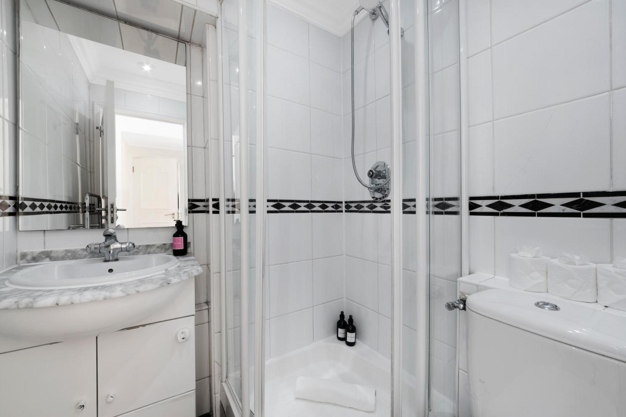 Mayfair Mews Apartment- 2 Bed 4