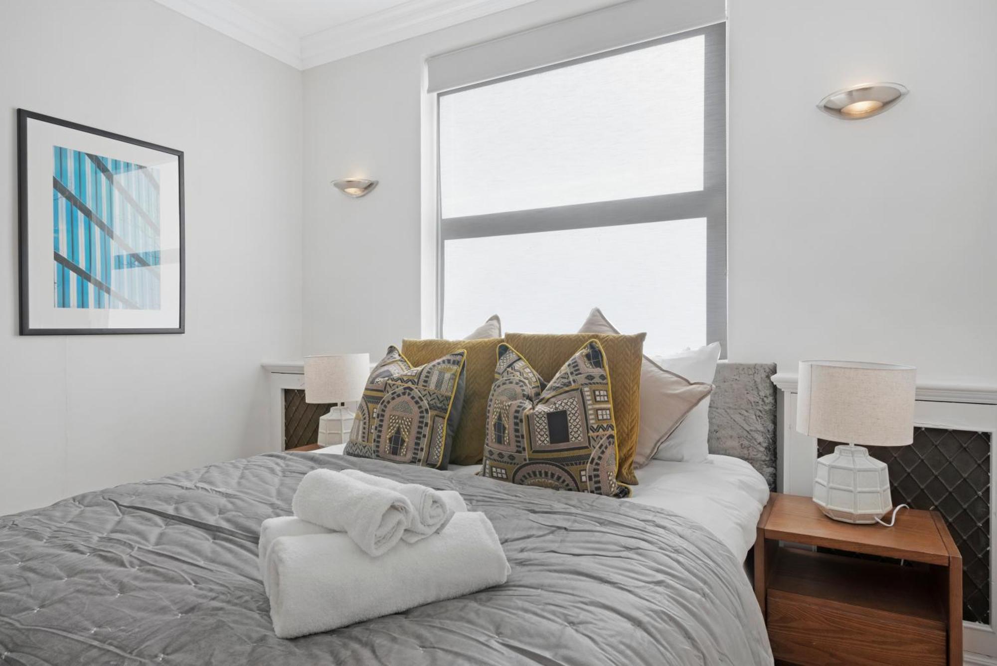 Apartment Mayfair Mews Apartment- 2 Bed 4 *