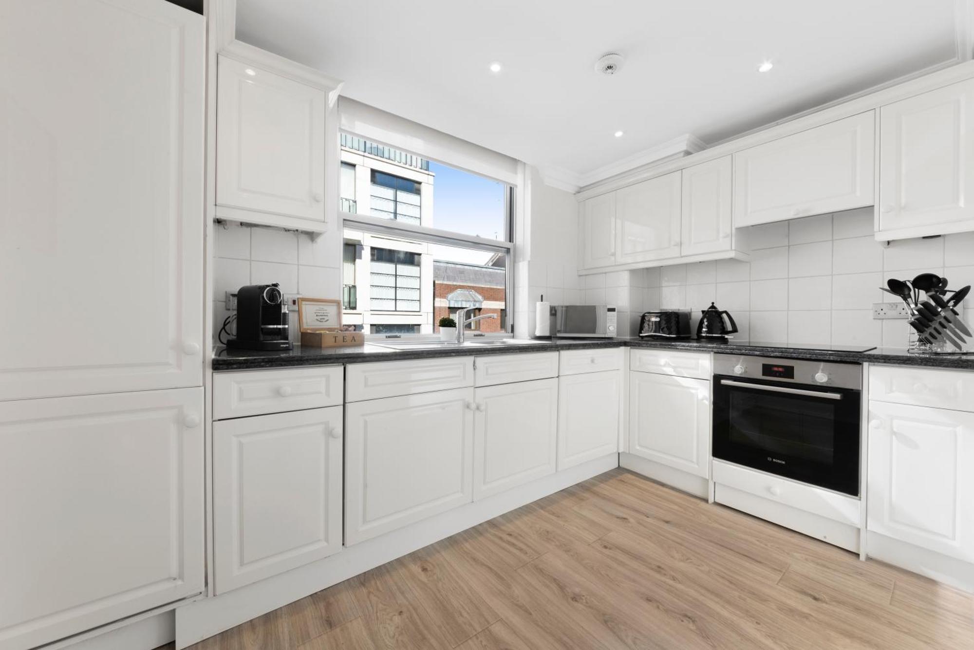 Mayfair Mews Apartment- 2 Bed 4 *