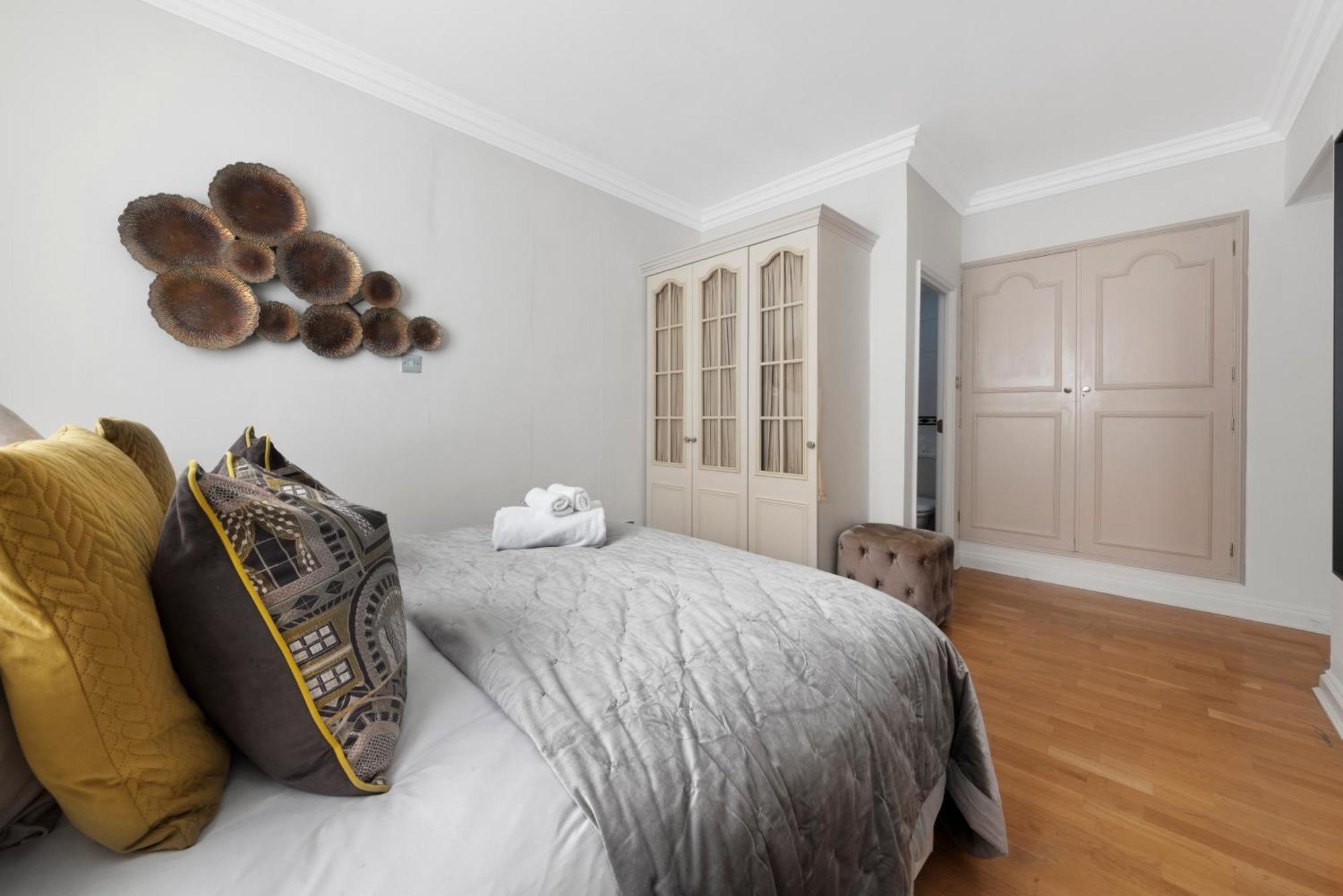 Mayfair Mews Apartment- 2 Bed 4