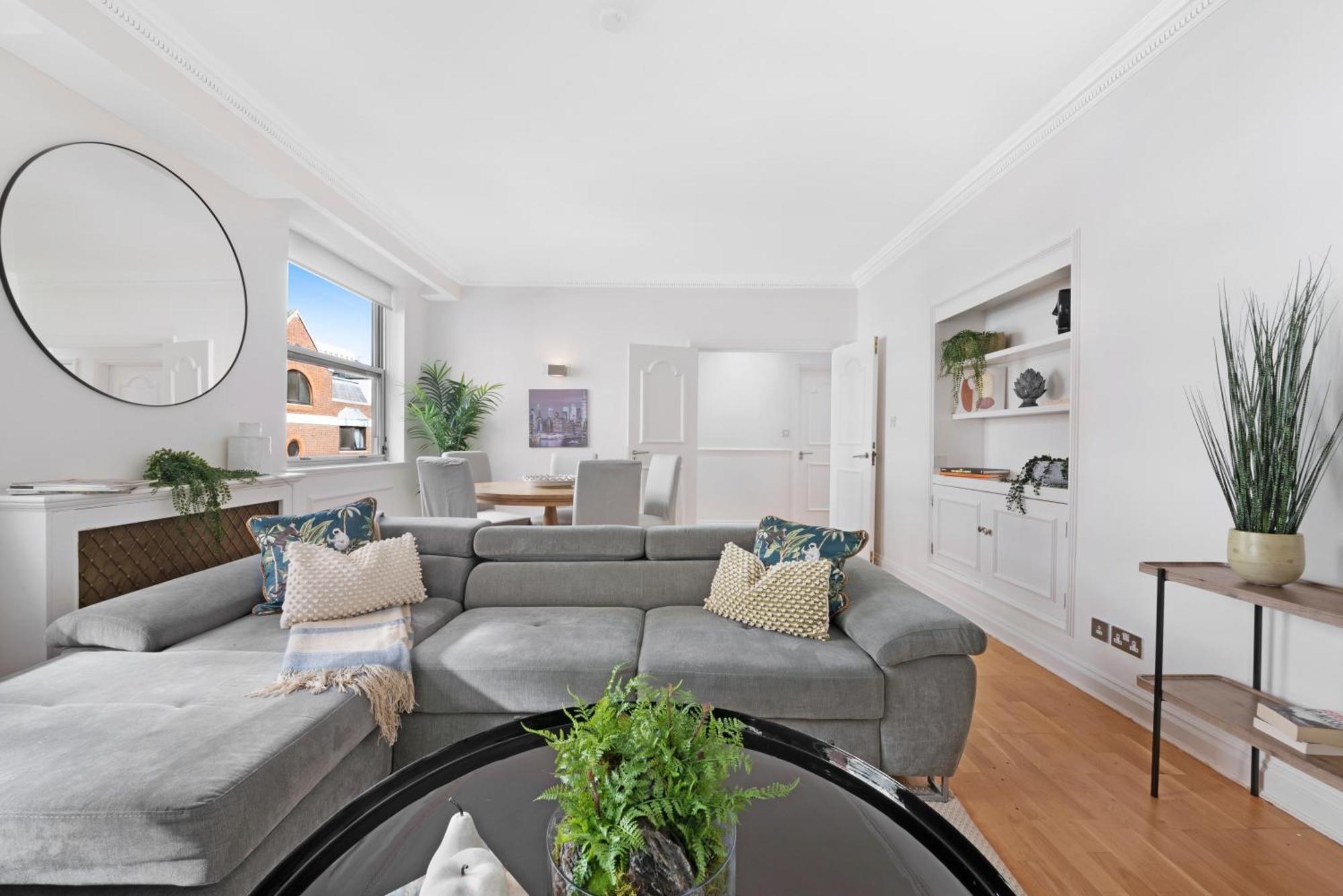 Mayfair Mews Apartment- 2 Bed 4 * London