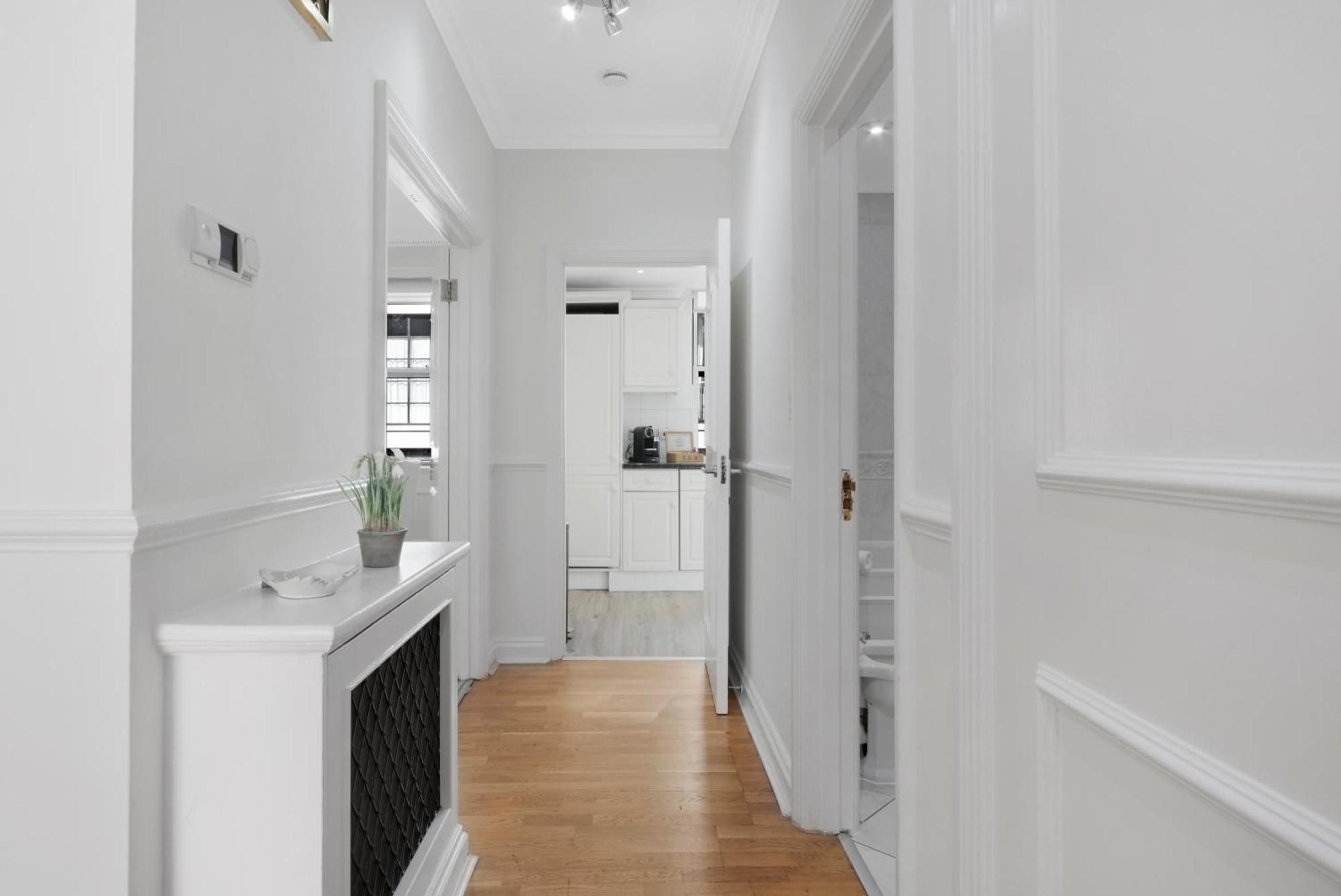 Apartment Mayfair Mews Apartment- 2 Bed 4 *